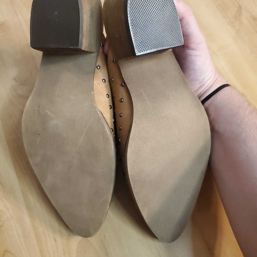 NWOT. Arider Girl Tan Studded Mules. Size 6. #SW - Picture 7 of 7